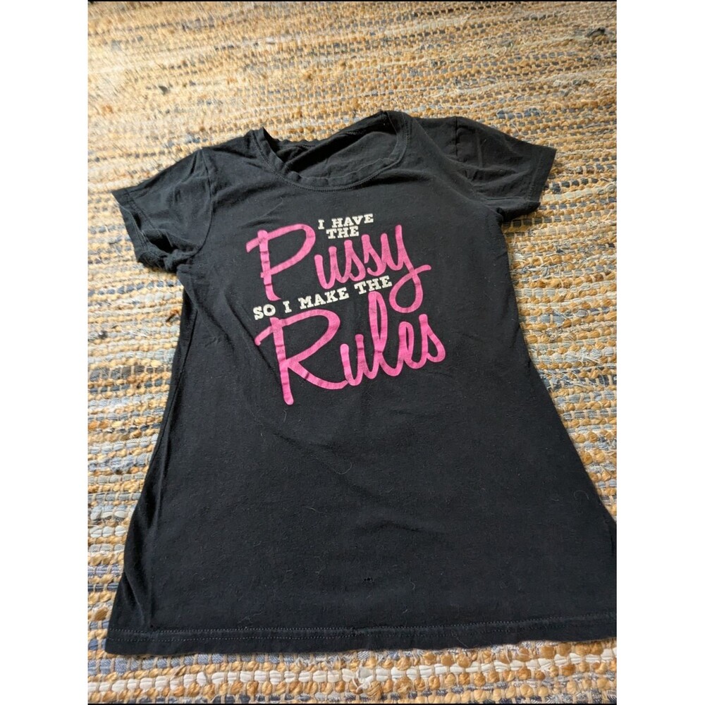 Black Graphic Tee M Pink Statement Slogan Short Sleeve Edgy Indie Sleaze Grunge